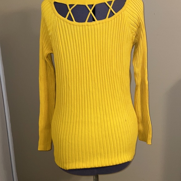 Venus Sweater - Picture 3 of 3